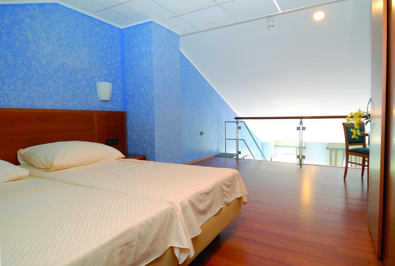 Hotel Zlatni Lav Martinšćica Kültér fotó
