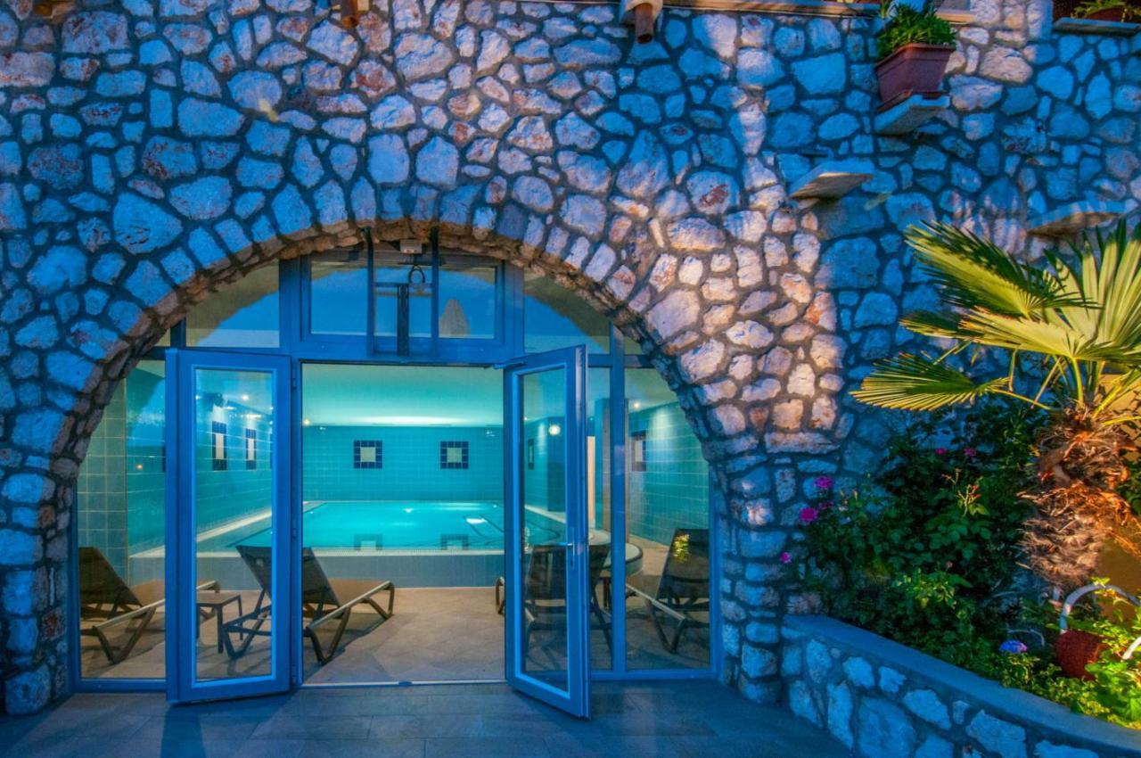 Hotel Zlatni Lav Martinšćica Kültér fotó