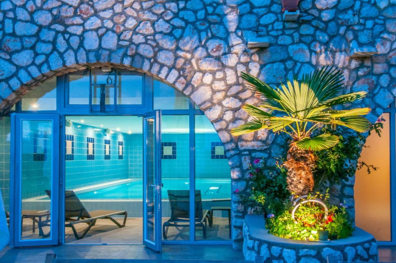 Hotel Zlatni Lav Martinšćica Kültér fotó
