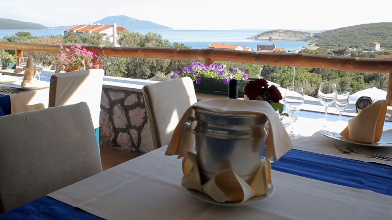 Hotel Zlatni Lav Martinšćica Kültér fotó
