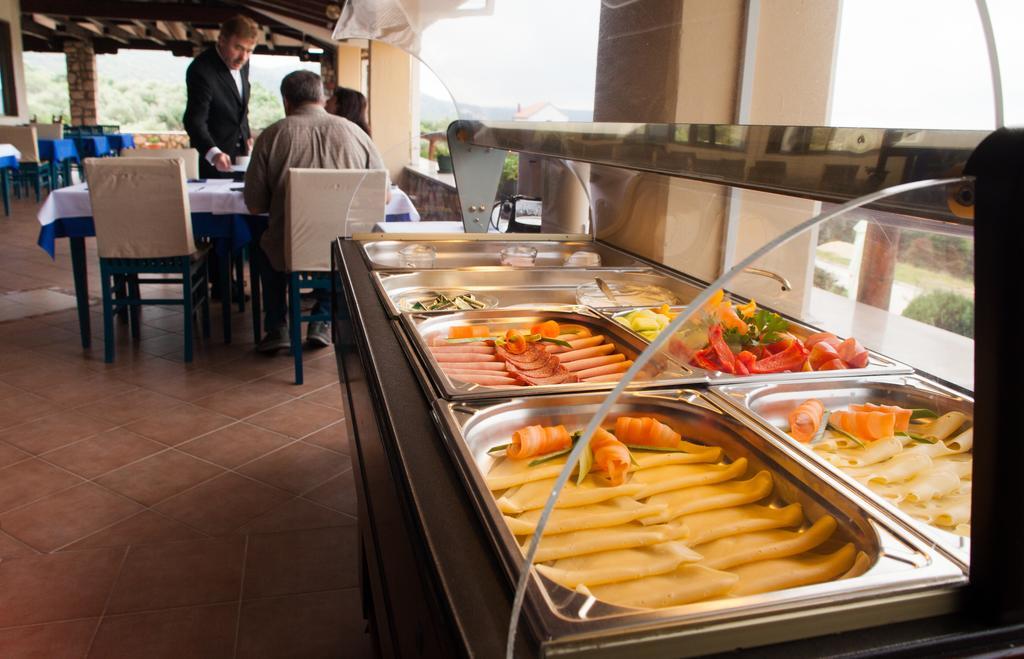 Hotel Zlatni Lav Martinšćica Kültér fotó