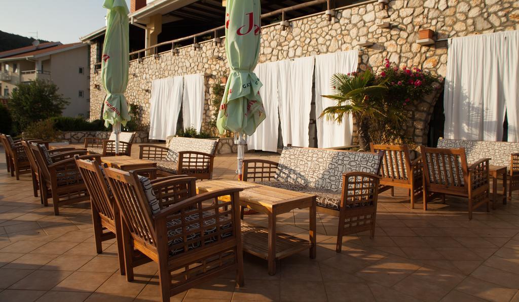 Hotel Zlatni Lav Martinšćica Kültér fotó