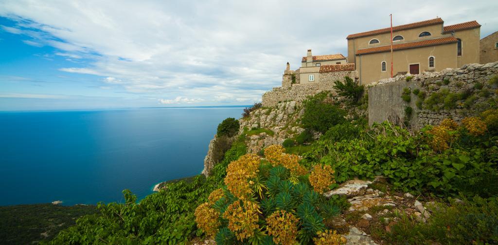 Hotel Zlatni Lav Martinšćica Kültér fotó