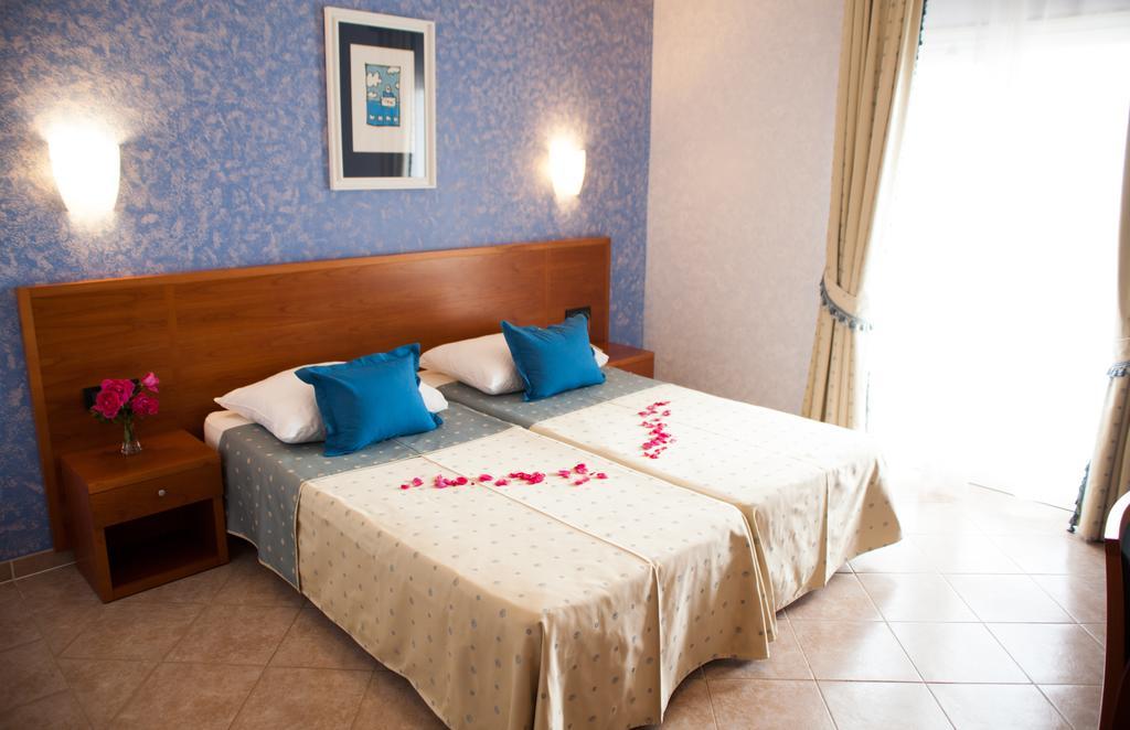 Hotel Zlatni Lav Martinšćica Kültér fotó
