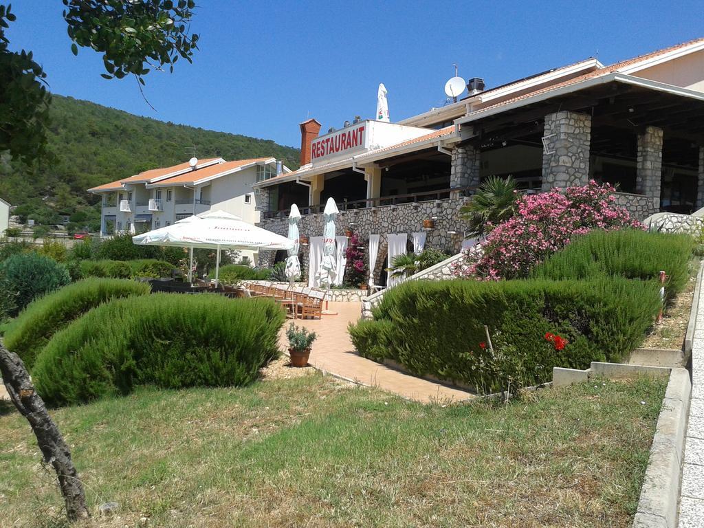 Hotel Zlatni Lav Martinšćica Kültér fotó