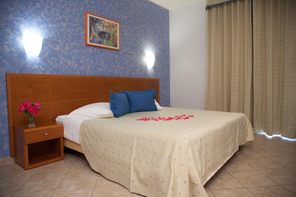 Hotel Zlatni Lav Martinšćica Kültér fotó