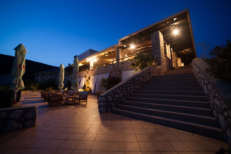 Hotel Zlatni Lav Martinšćica Kültér fotó