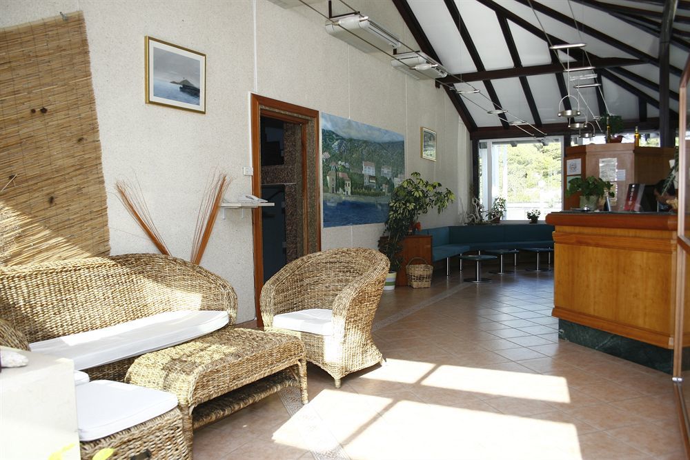 Hotel Zlatni Lav Martinšćica Kültér fotó