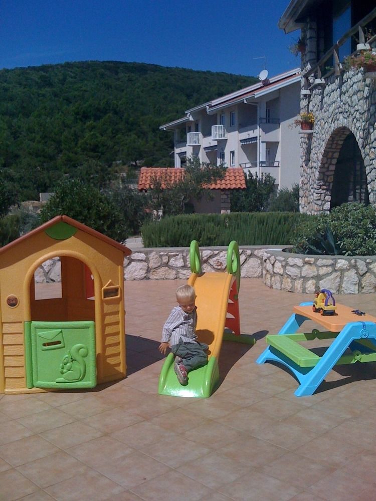 Hotel Zlatni Lav Martinšćica Kültér fotó