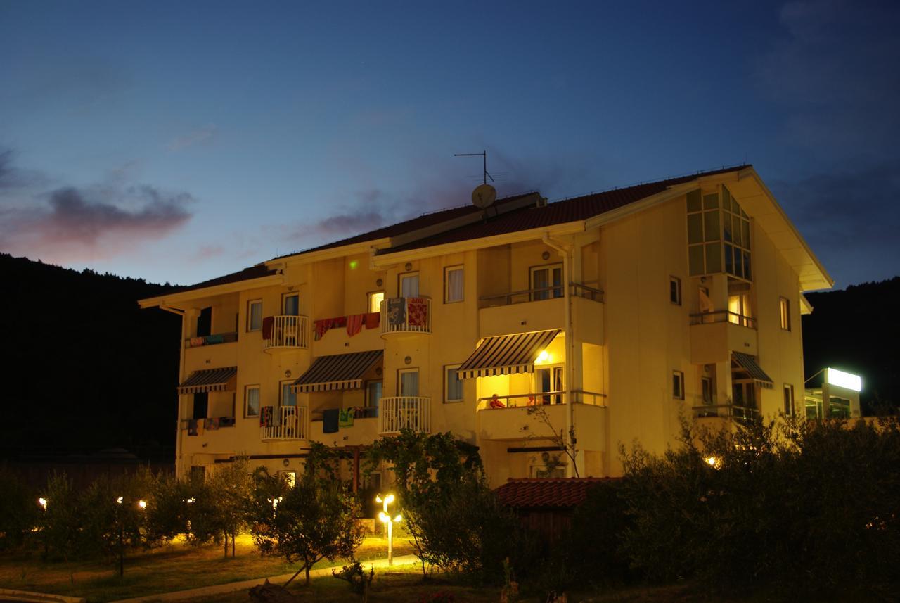 Hotel Zlatni Lav Martinšćica Kültér fotó