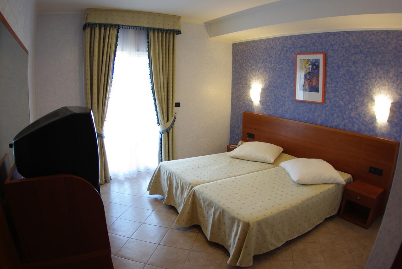 Hotel Zlatni Lav Martinšćica Kültér fotó