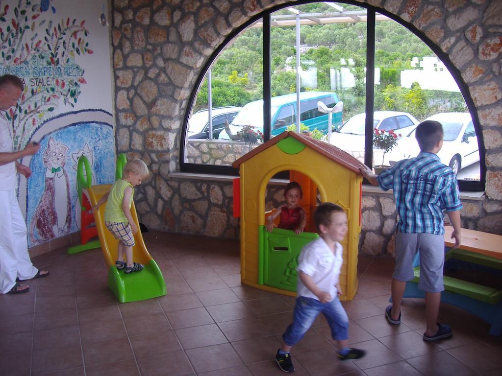 Hotel Zlatni Lav Martinšćica Kültér fotó