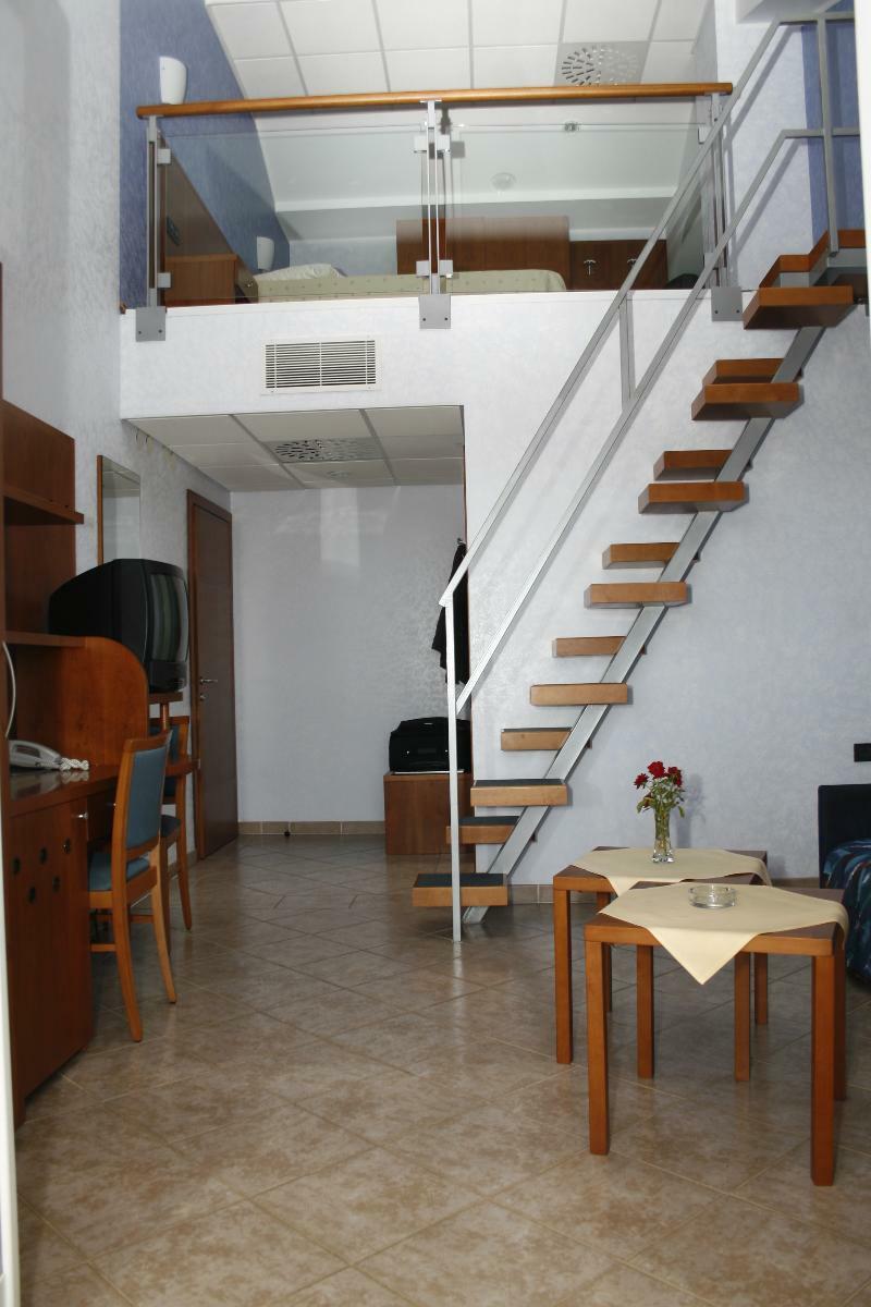 Hotel Zlatni Lav Martinšćica Kültér fotó